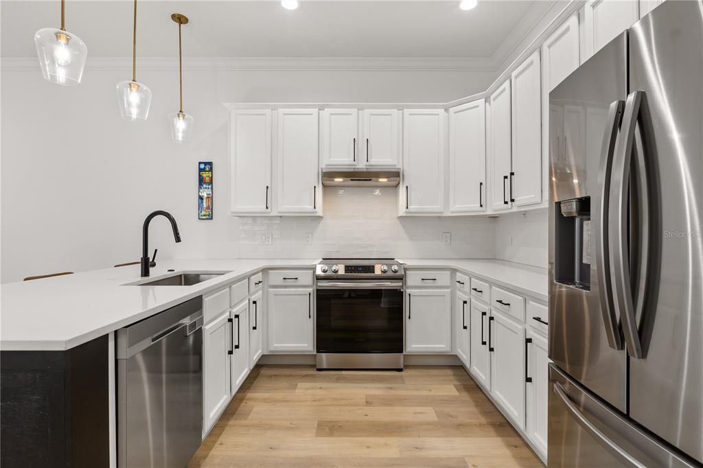 合同活跃: $490,000 (3 贝兹, 2 浴室, 1640 平方英尺)