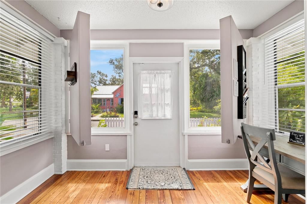 На продажу: $335,000 (0 спален, 0 ванн, 1042 Квадратных фут)