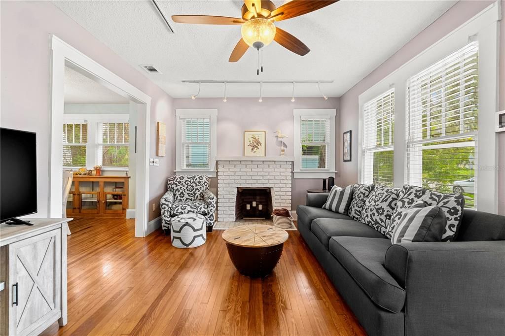 На продажу: $335,000 (0 спален, 0 ванн, 1042 Квадратных фут)