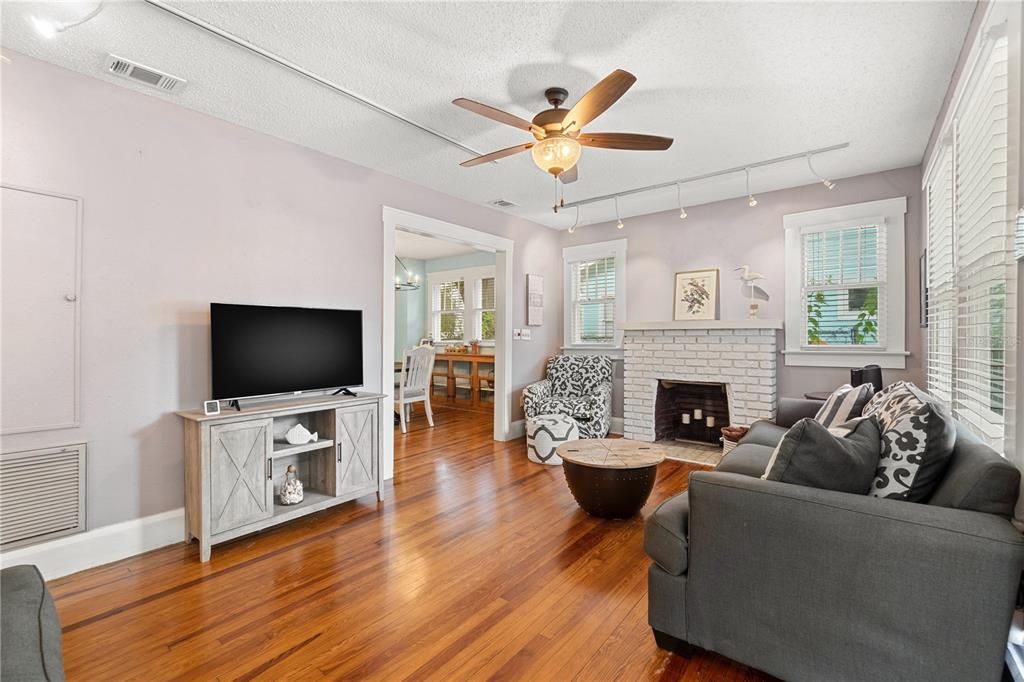 На продажу: $335,000 (0 спален, 0 ванн, 1042 Квадратных фут)