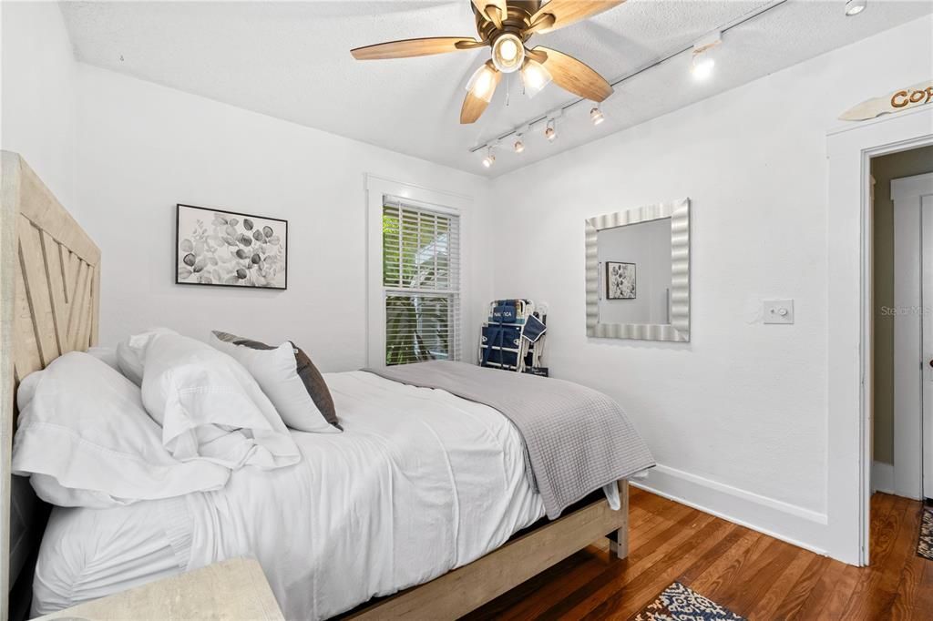 На продажу: $335,000 (0 спален, 0 ванн, 1042 Квадратных фут)