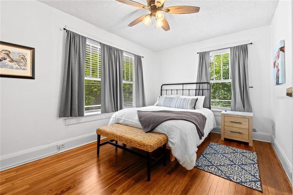 На продажу: $335,000 (0 спален, 0 ванн, 1042 Квадратных фут)