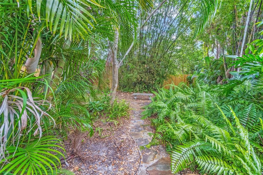 На продажу: $335,000 (0 спален, 0 ванн, 1042 Квадратных фут)