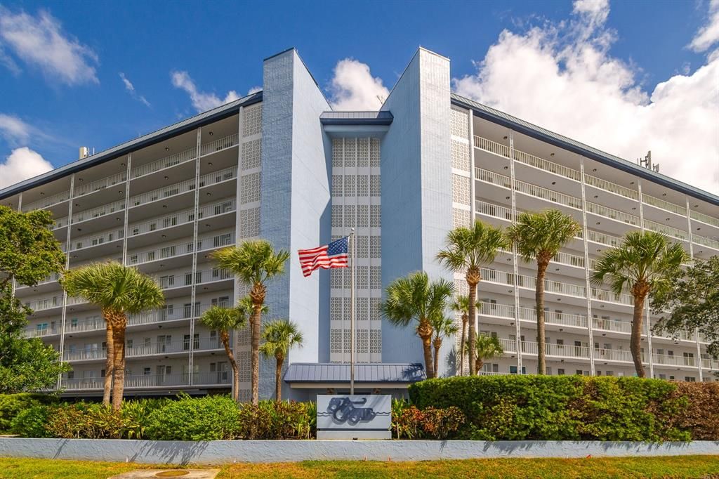 待售: $178,000 (1 贝兹, 1 浴室, 702 平方英尺)