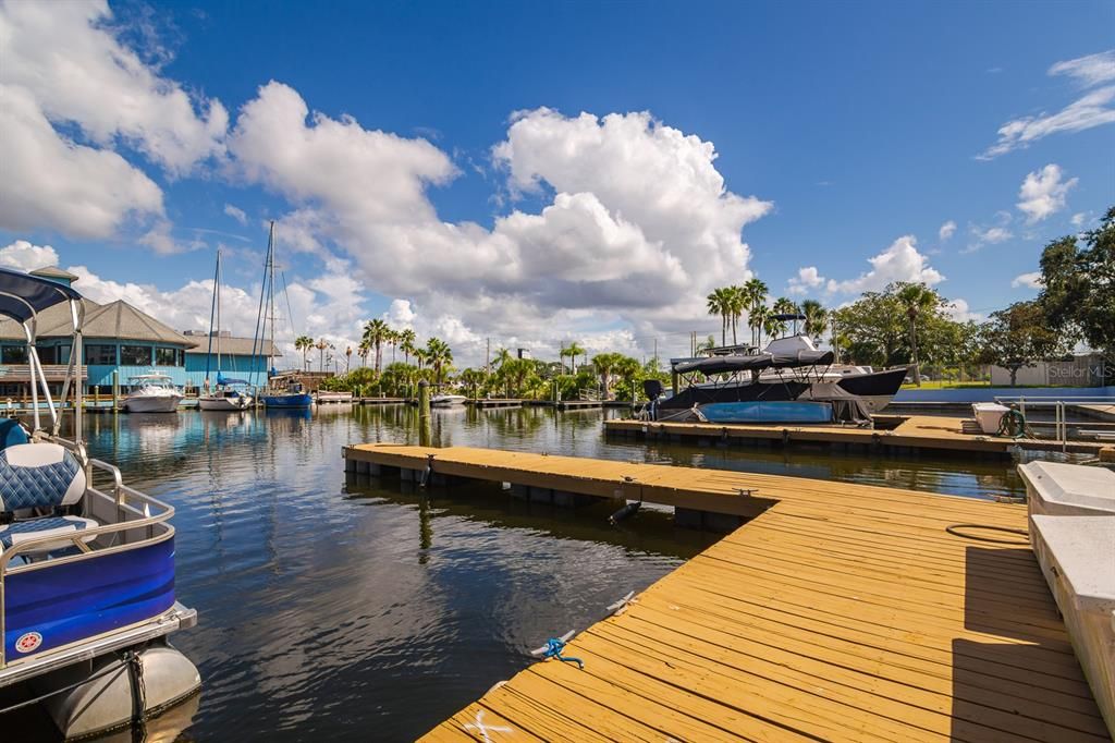 待售: $178,000 (1 贝兹, 1 浴室, 702 平方英尺)