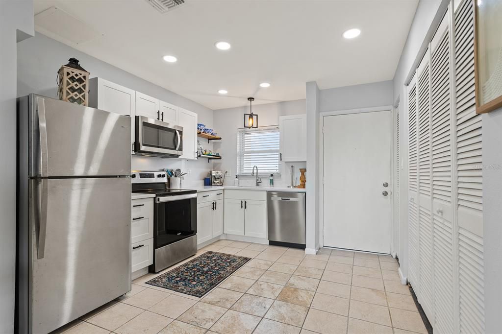 待售: $178,000 (1 贝兹, 1 浴室, 702 平方英尺)