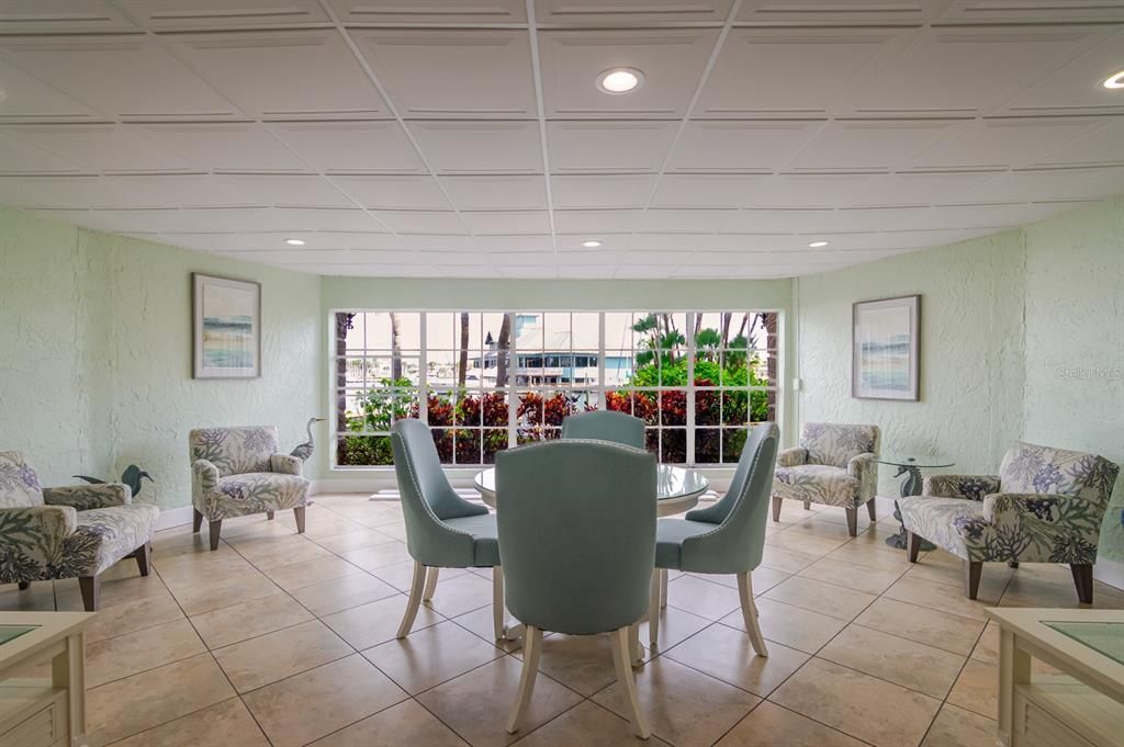 待售: $178,000 (1 贝兹, 1 浴室, 702 平方英尺)