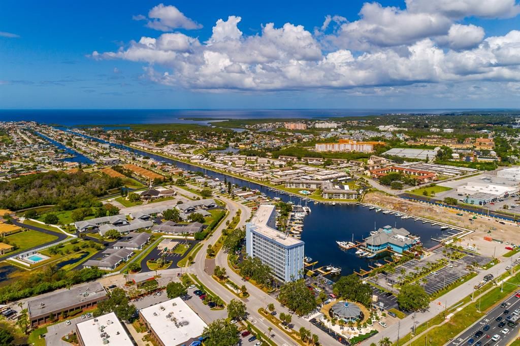 待售: $178,000 (1 贝兹, 1 浴室, 702 平方英尺)