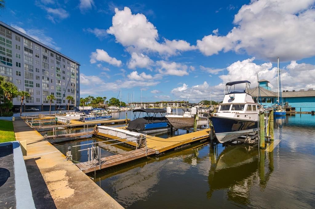 待售: $178,000 (1 贝兹, 1 浴室, 702 平方英尺)