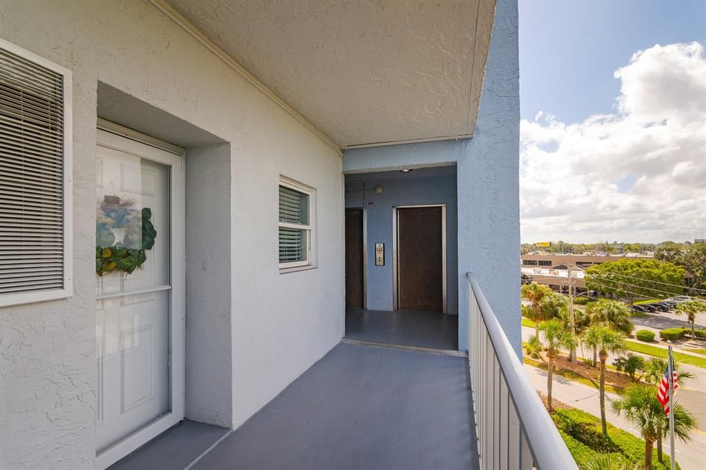 待售: $178,000 (1 贝兹, 1 浴室, 702 平方英尺)