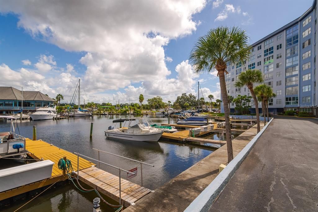 待售: $178,000 (1 贝兹, 1 浴室, 702 平方英尺)