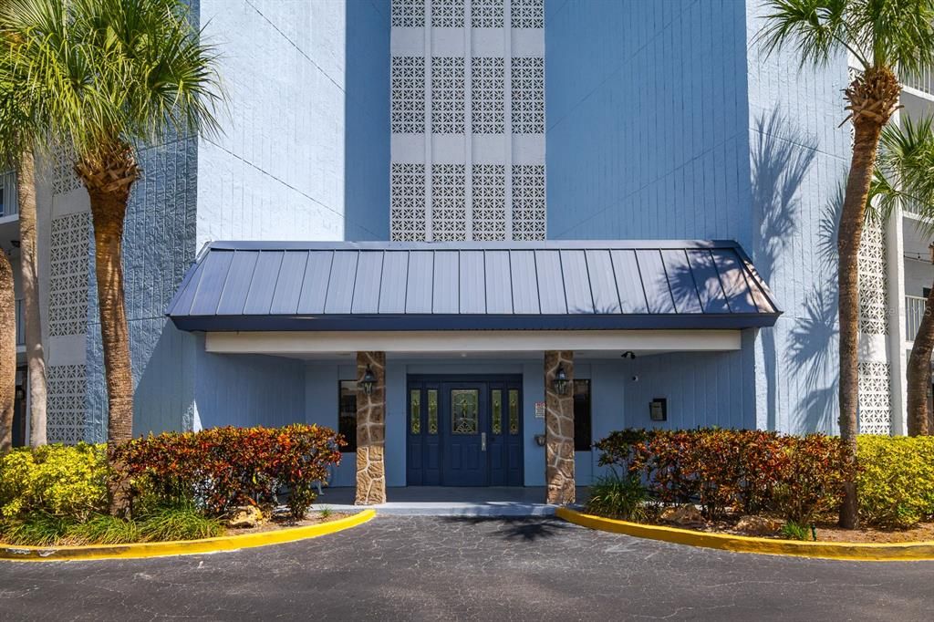 待售: $178,000 (1 贝兹, 1 浴室, 702 平方英尺)