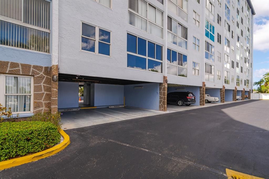 待售: $178,000 (1 贝兹, 1 浴室, 702 平方英尺)