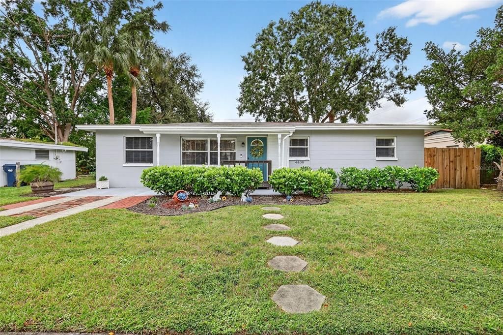 Под контрактом: $339,500 (3 спален, 1 ванн, 1128 Квадратных фут)