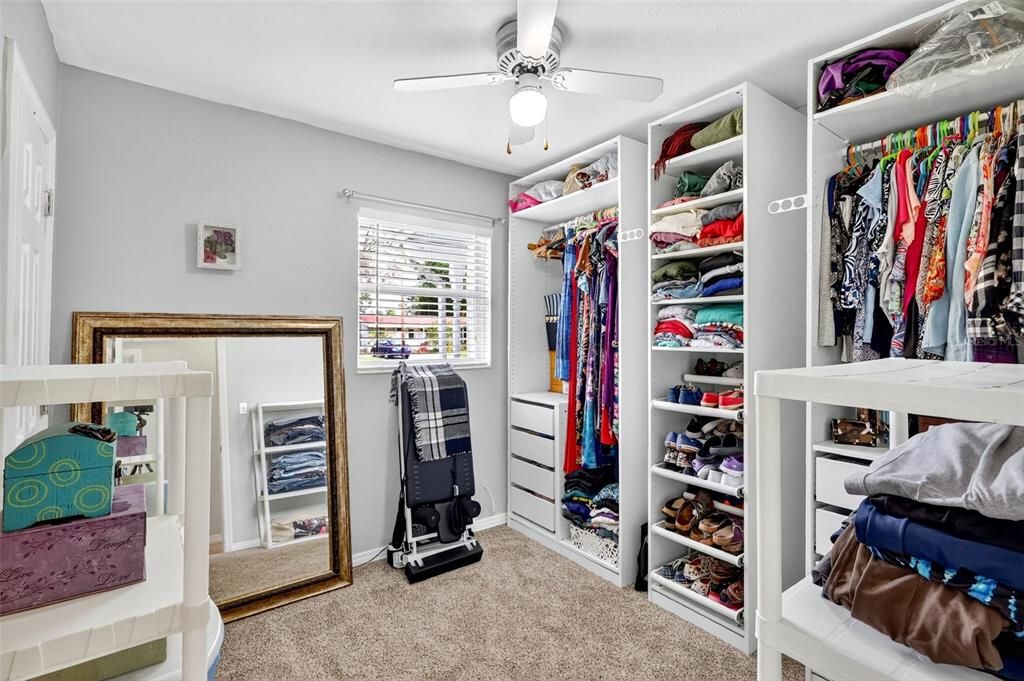 Под контрактом: $339,500 (3 спален, 1 ванн, 1128 Квадратных фут)