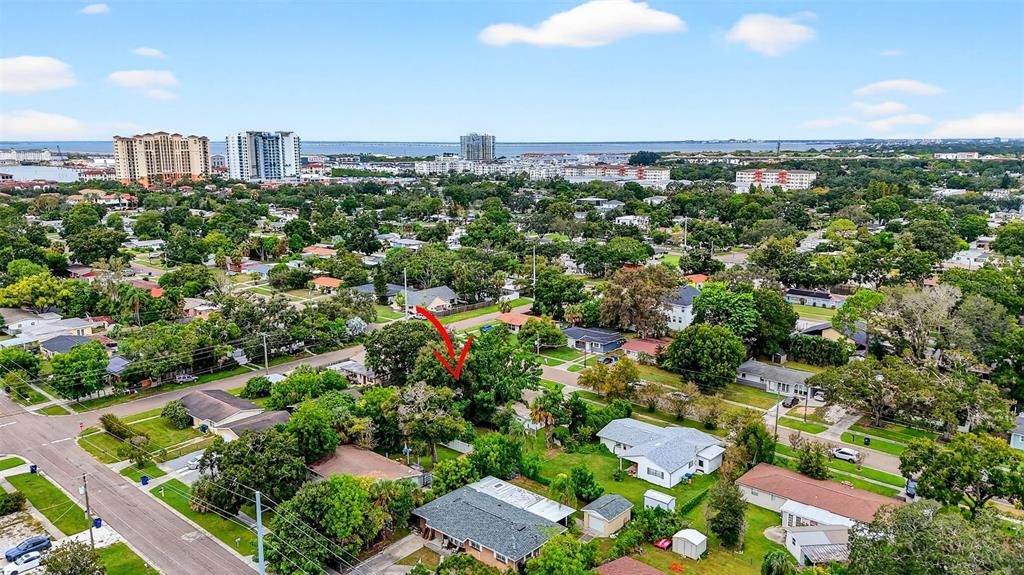 Под контрактом: $339,500 (3 спален, 1 ванн, 1128 Квадратных фут)