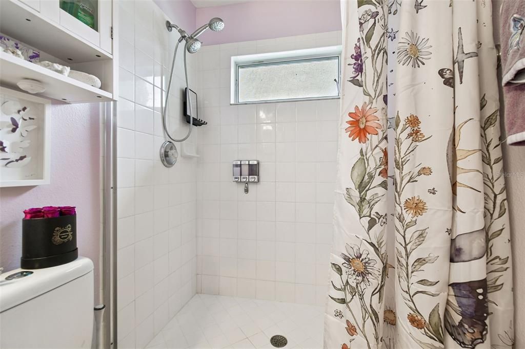 На продажу: $299,900 (3 спален, 2 ванн, 1185 Квадратных фут)