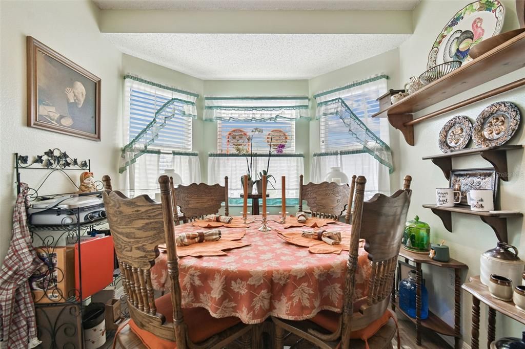 На продажу: $299,900 (3 спален, 2 ванн, 1185 Квадратных фут)