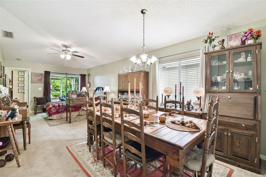 На продажу: $299,900 (3 спален, 2 ванн, 1185 Квадратных фут)