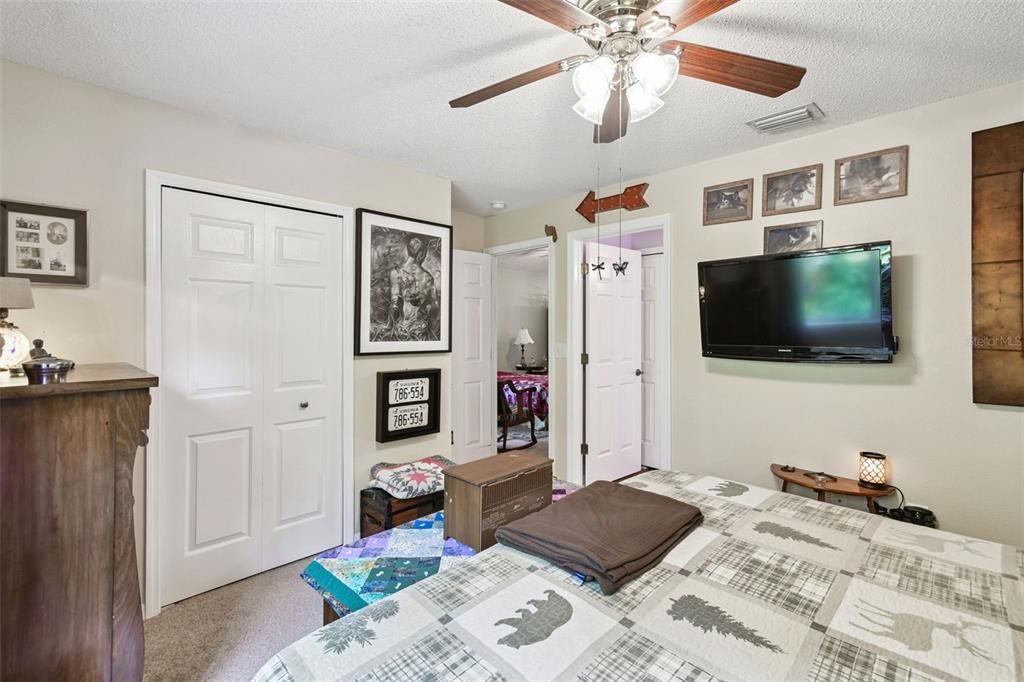 На продажу: $299,900 (3 спален, 2 ванн, 1185 Квадратных фут)