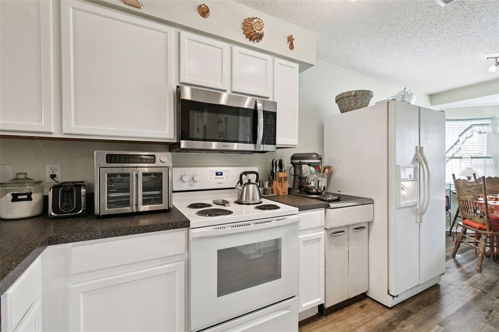 На продажу: $299,900 (3 спален, 2 ванн, 1185 Квадратных фут)