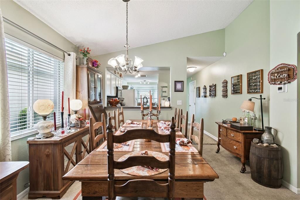 На продажу: $299,900 (3 спален, 2 ванн, 1185 Квадратных фут)