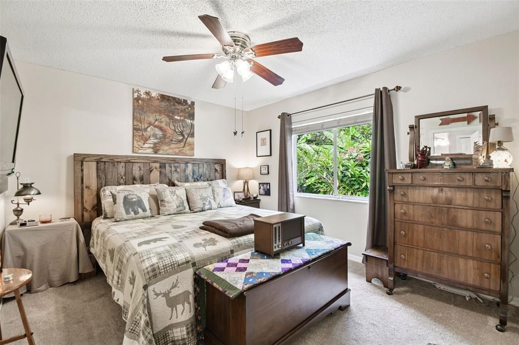 На продажу: $299,900 (3 спален, 2 ванн, 1185 Квадратных фут)