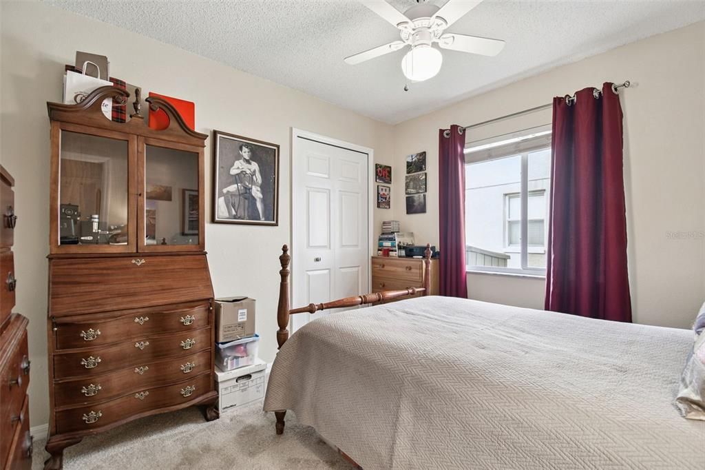 На продажу: $299,900 (3 спален, 2 ванн, 1185 Квадратных фут)