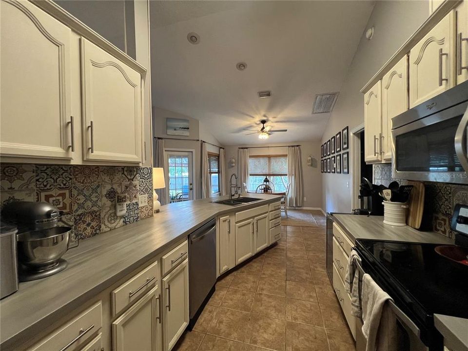 En Venta: $309,000 (3 camas, 2 baños, 1632 Pies cuadrados)