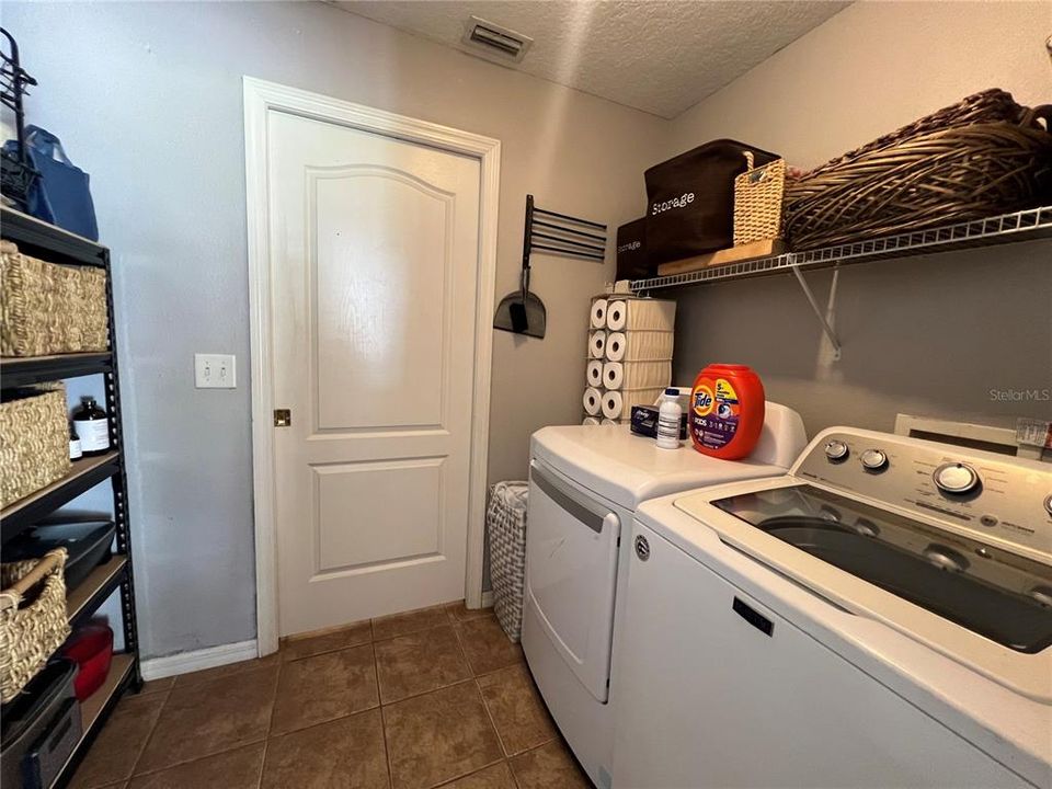 En Venta: $309,000 (3 camas, 2 baños, 1632 Pies cuadrados)