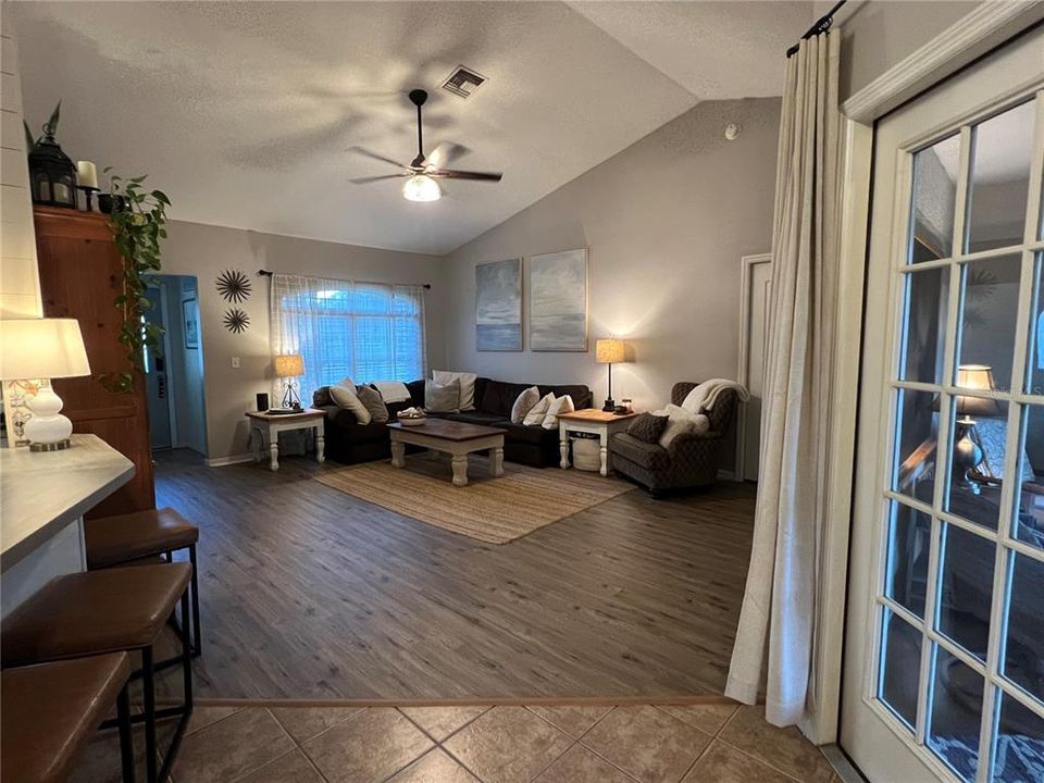 En Venta: $309,000 (3 camas, 2 baños, 1632 Pies cuadrados)