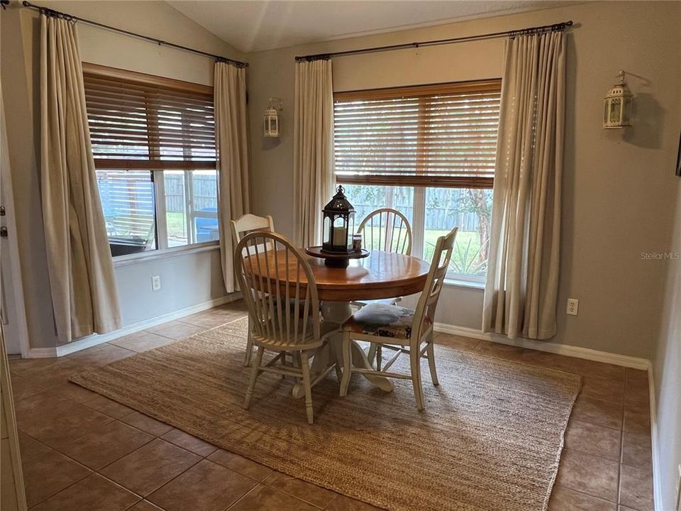 En Venta: $309,000 (3 camas, 2 baños, 1632 Pies cuadrados)