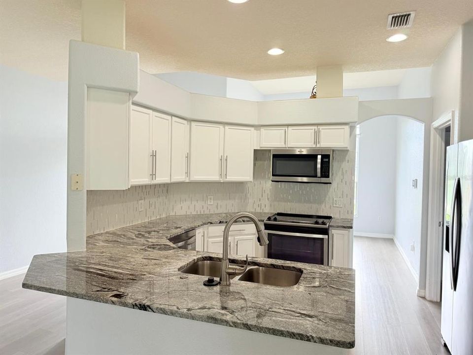 For Sale: $375,000 (3 beds, 2 baths, 1918 Square Feet)