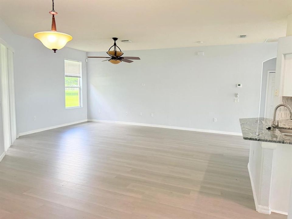 For Sale: $375,000 (3 beds, 2 baths, 1918 Square Feet)