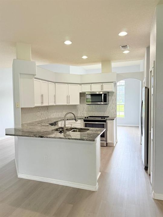 For Sale: $375,000 (3 beds, 2 baths, 1918 Square Feet)