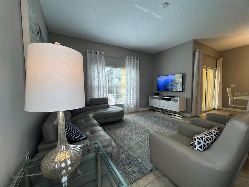 En Venta: $345,000 (4 camas, 3 baños, 1902 Pies cuadrados)