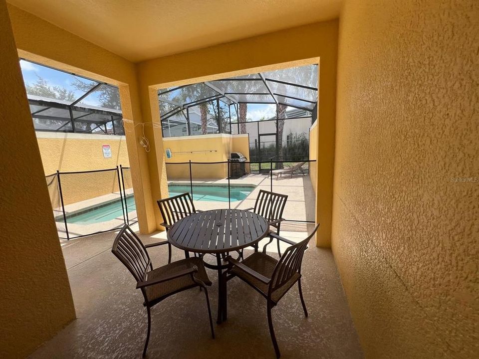 En Venta: $345,000 (4 camas, 3 baños, 1902 Pies cuadrados)