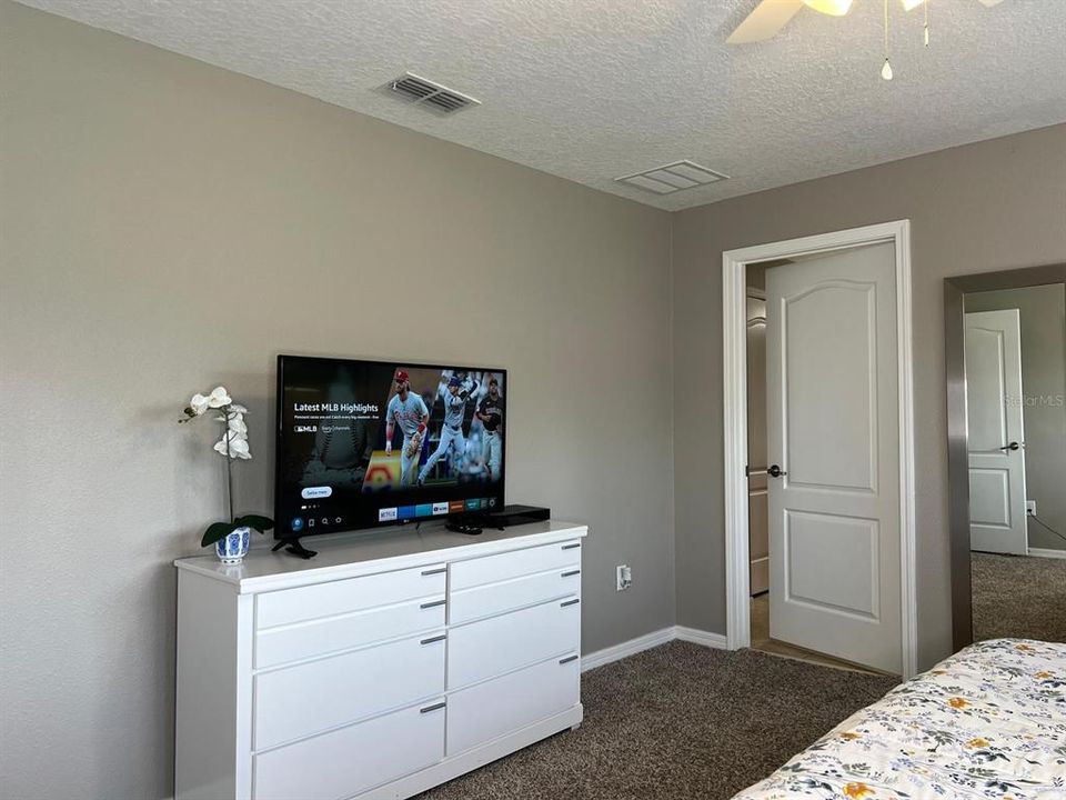 En Venta: $345,000 (4 camas, 3 baños, 1902 Pies cuadrados)