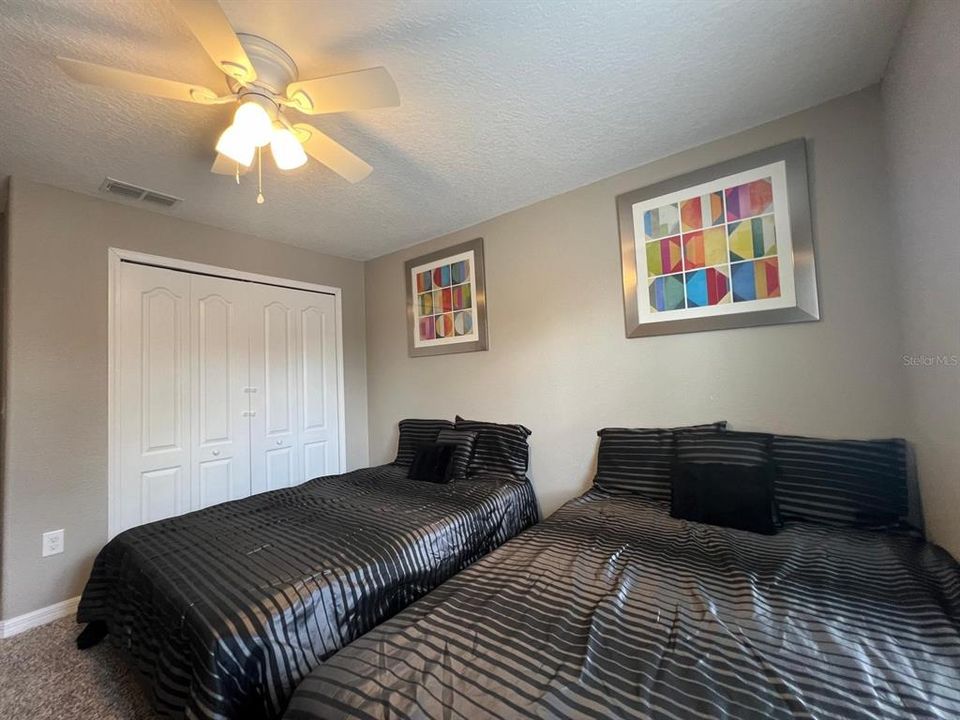 En Venta: $345,000 (4 camas, 3 baños, 1902 Pies cuadrados)