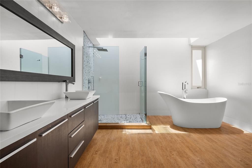 For Sale: $2,500,000 (4 beds, 3 baths, 4450 Square Feet)