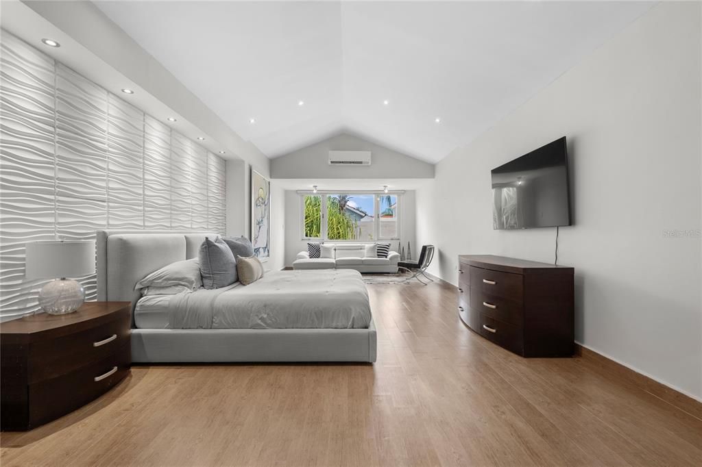 For Sale: $2,500,000 (4 beds, 3 baths, 4450 Square Feet)