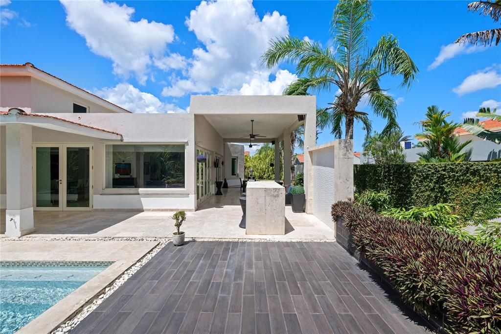 For Sale: $2,500,000 (4 beds, 3 baths, 4450 Square Feet)