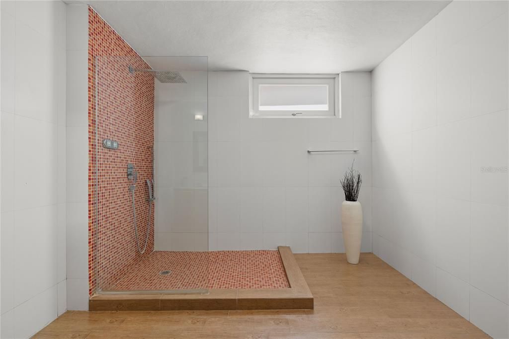 For Sale: $2,500,000 (4 beds, 3 baths, 4450 Square Feet)