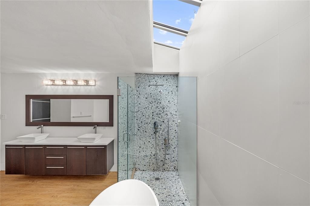 For Sale: $2,500,000 (4 beds, 3 baths, 4450 Square Feet)