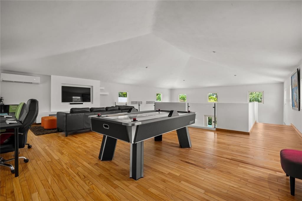 For Sale: $2,500,000 (4 beds, 3 baths, 4450 Square Feet)