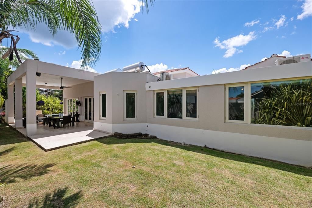 For Sale: $2,500,000 (4 beds, 3 baths, 4450 Square Feet)