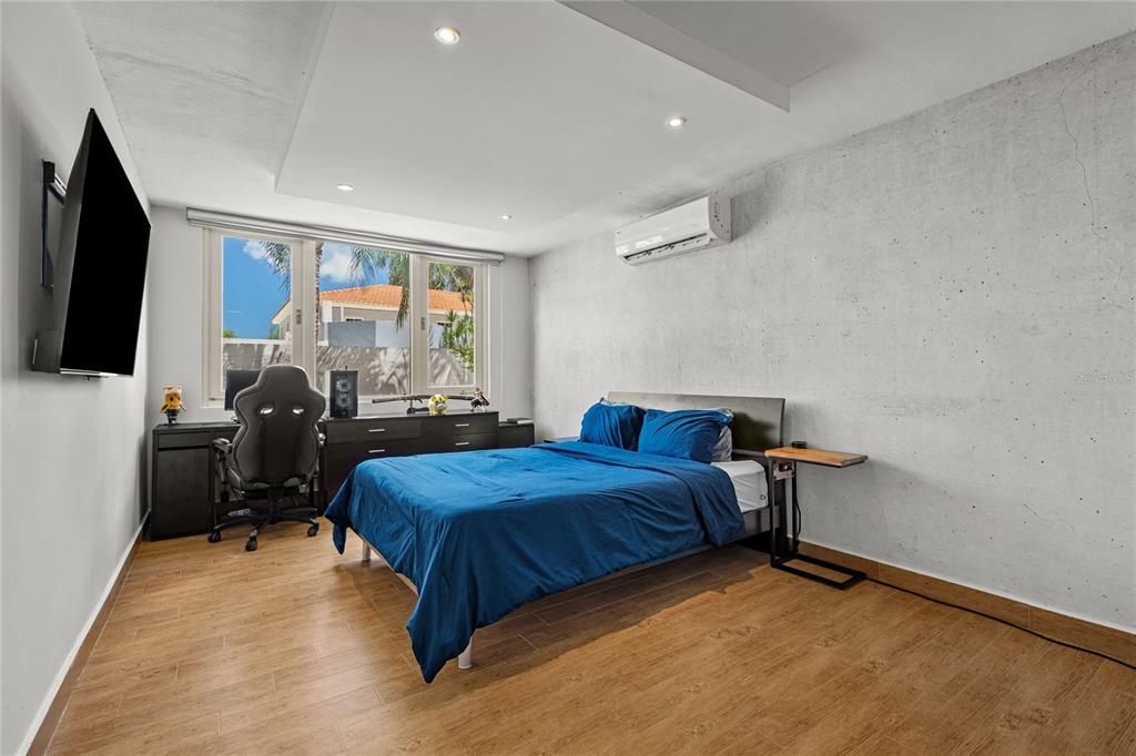 For Sale: $2,500,000 (4 beds, 3 baths, 4450 Square Feet)