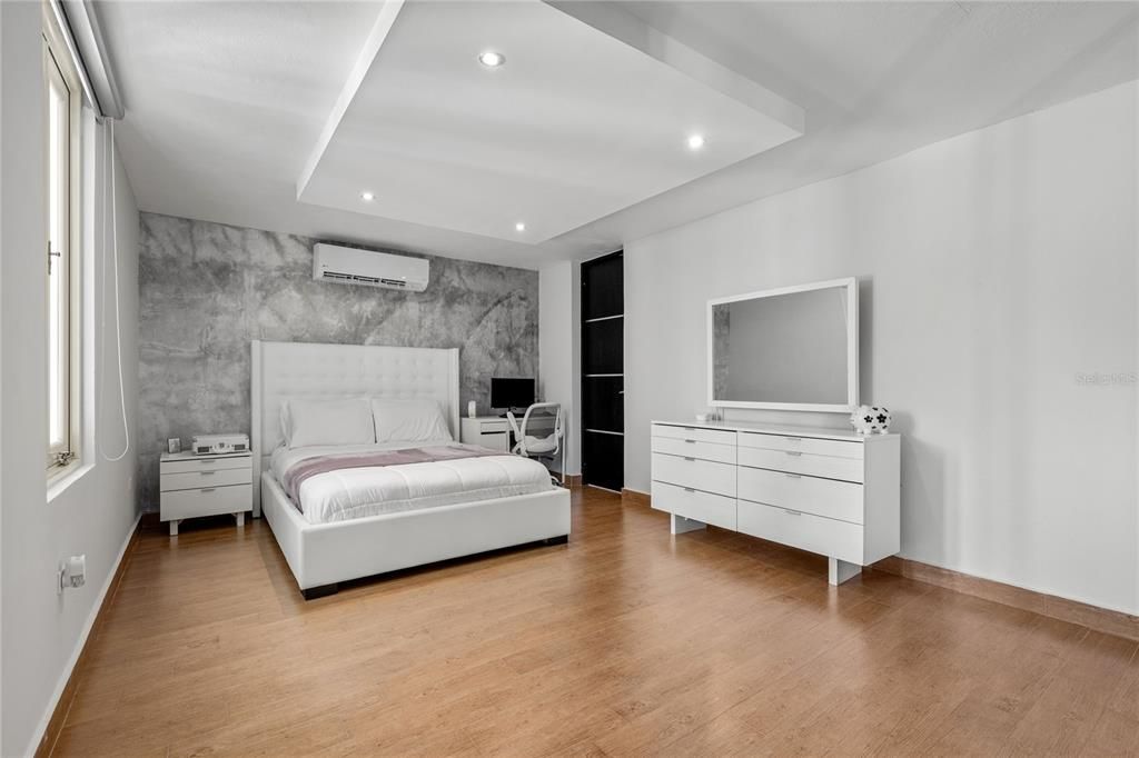 For Sale: $2,500,000 (4 beds, 3 baths, 4450 Square Feet)