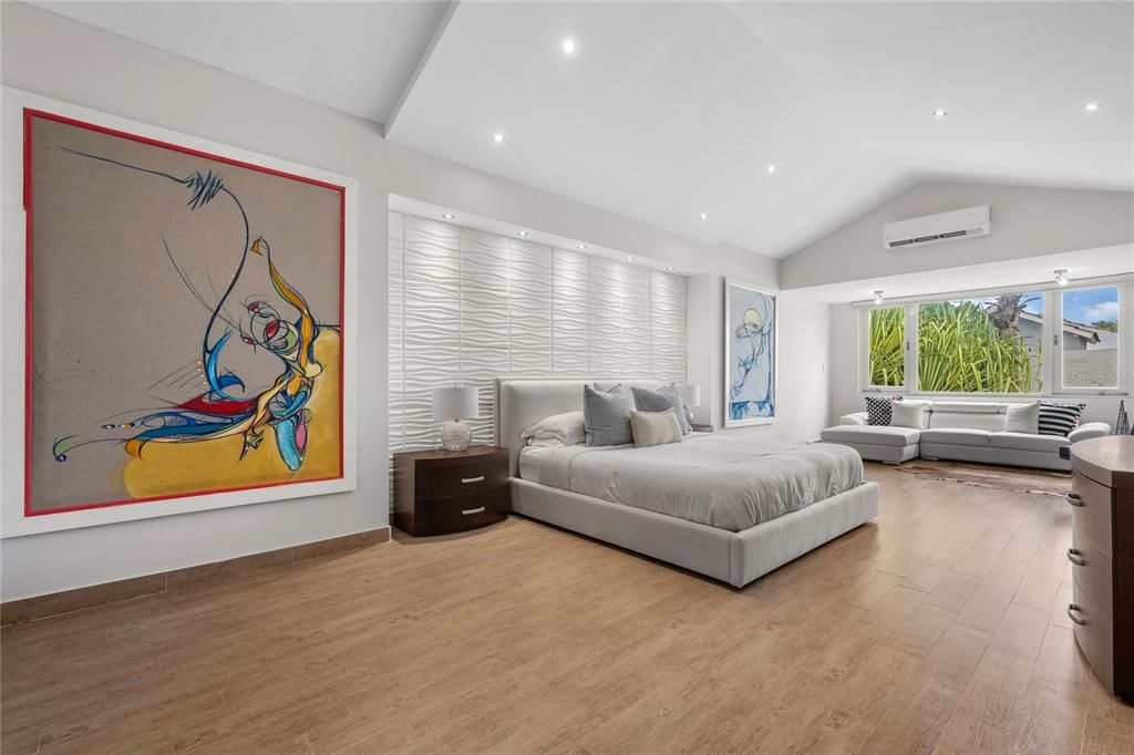 For Sale: $2,500,000 (4 beds, 3 baths, 4450 Square Feet)