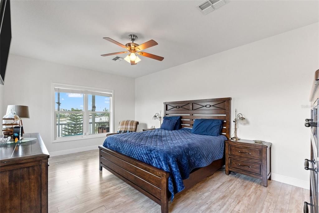 待售: $1,100,000 (3 贝兹, 3 浴室, 2008 平方英尺)